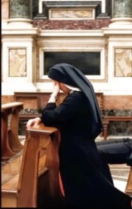 Nun_praying