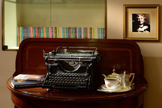 typewriter in the Agatha Christie room at the Pera Palace Hotel